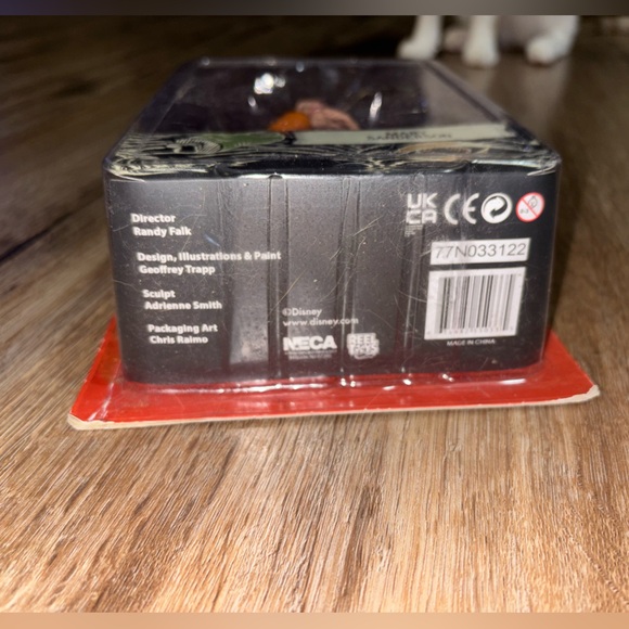 Beca Disney Hocus Pocus Mary Sanderson Collectible Figurine NEW - Picture 6 of 6